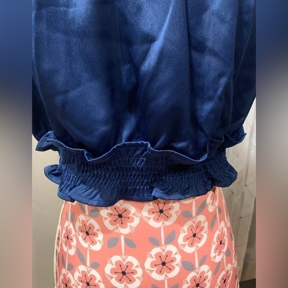 ROMEO & Juliet Crop Top - Picture 5 of 5